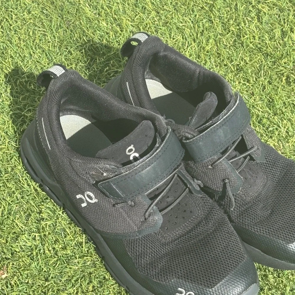 ON Cloud Play Kids Running Shoes Black Sneakers Size US K1.5 EU 33